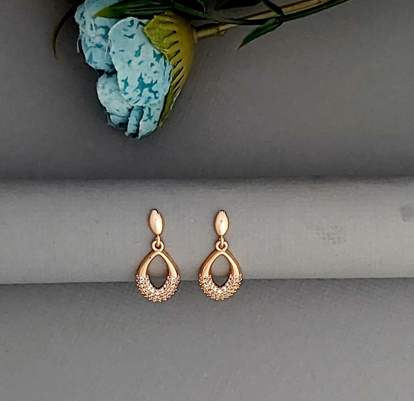 Rosegold earrings,studs,earrings for women,tops for women,latest earring,partywear stud earring