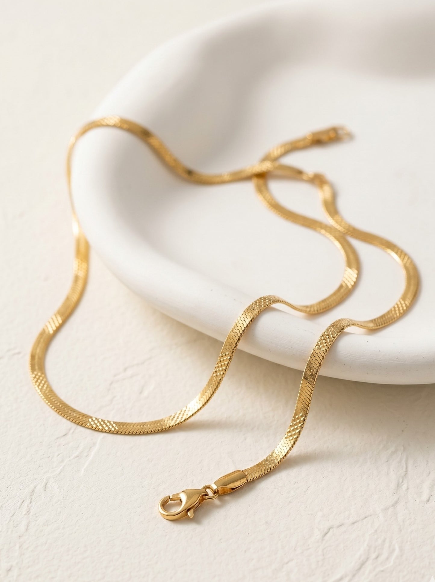 Stylish Chain with Secure Lobster Clasp Closure for Women and Girls