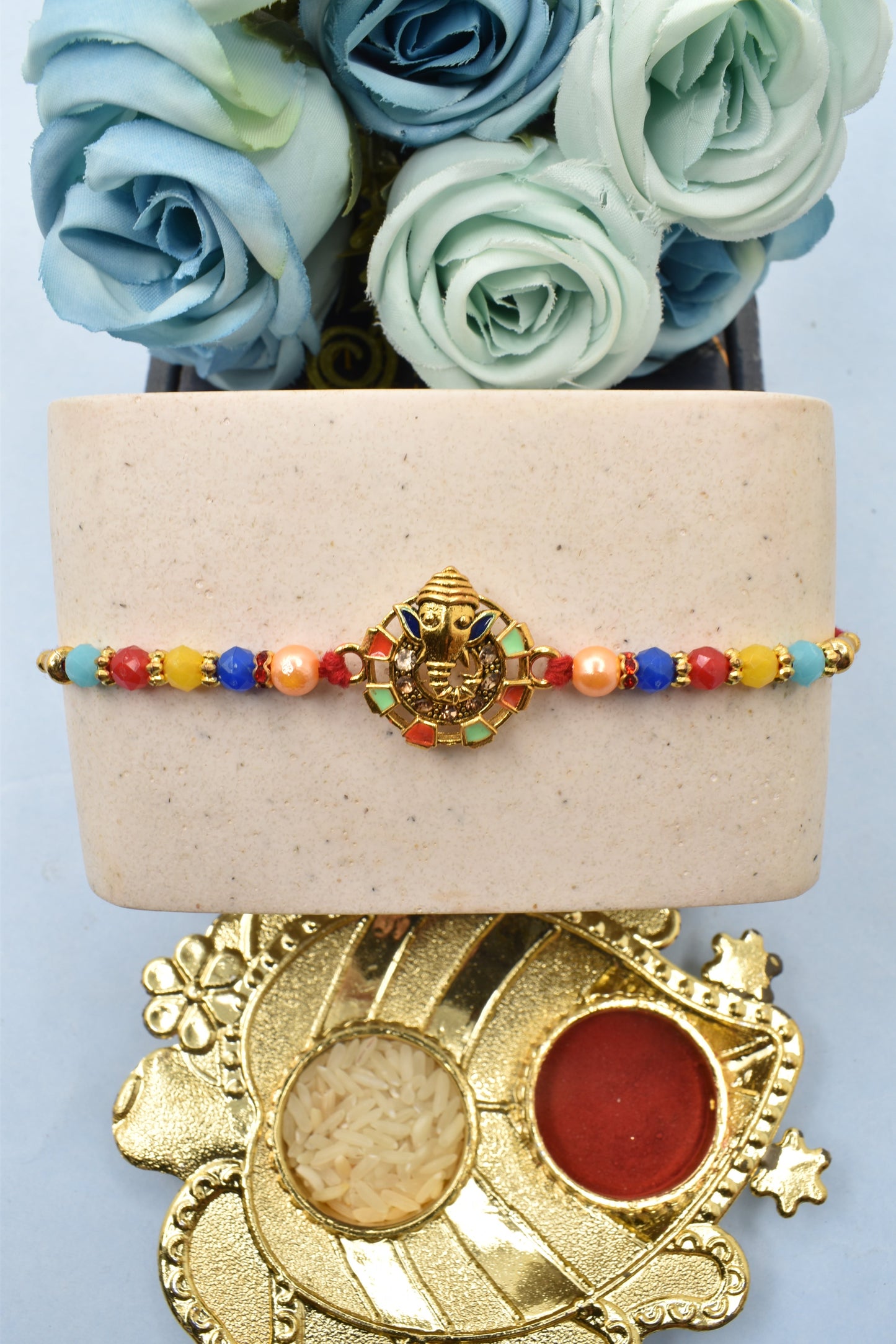 बहुरंगी मनकारी राखी के साथ सुंदर भगवान गणेश, रोली चावल और कार्ड के पैक के साथ 3 राखी का सेट | भाई के लिए राखी|भैया राखी | बच्चों की राखी | बच्चों के लिए राखी | भैया के लिए राखी