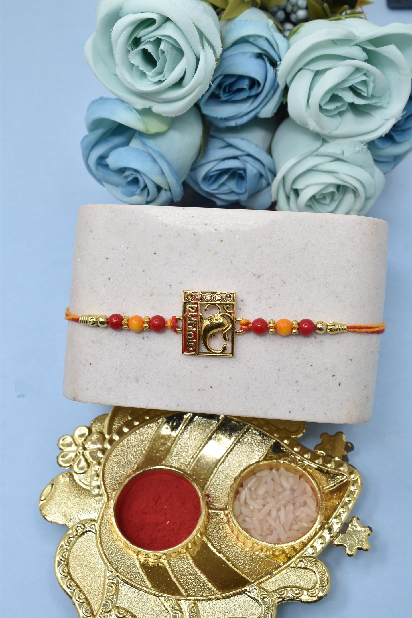 ओम गोल्ड प्लेटेड प्राचीन राखी के साथ सुंदर भगवान गणेश, रोली चावल और कार्ड के पैक के साथ 5 राखी का सेट | भाई के लिए राखी|भैया राखी | बच्चों की राखी | बच्चों के लिए राखी | भैया के लिए राखी