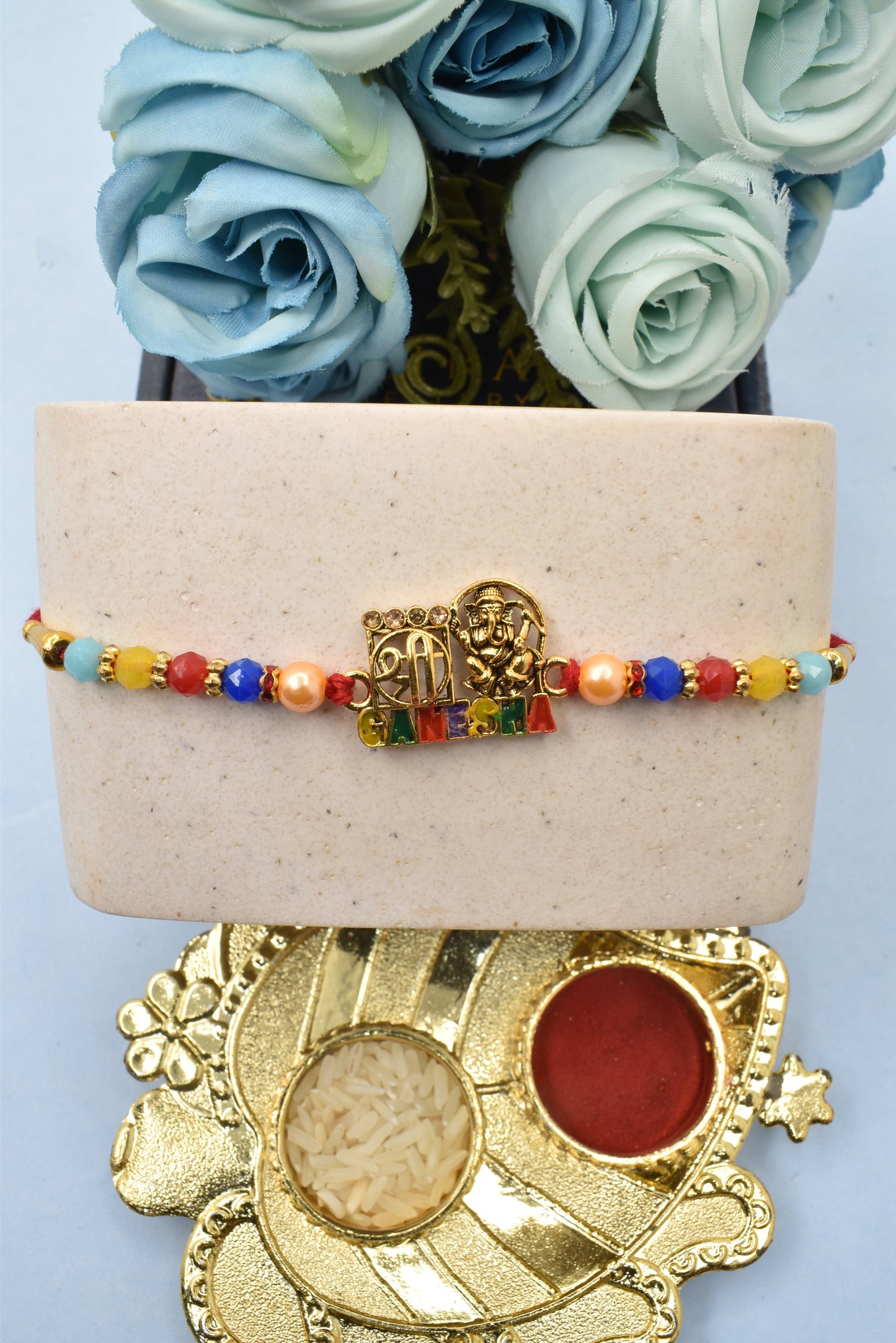 राखी, सुंदर श्री गणेश, गोल्ड प्लेटेड एंटीक राखी के साथ, सूती धागों से बनी 2 राखी का सेट, रोली चावल और रक्षाबंधन ग्रीटिंग कार्ड के पैक के साथ | भाई के लिए राखी| भैया राखी | बच्चों की राखी | बच्चों के लिए राखी | भैया के लिए राखी