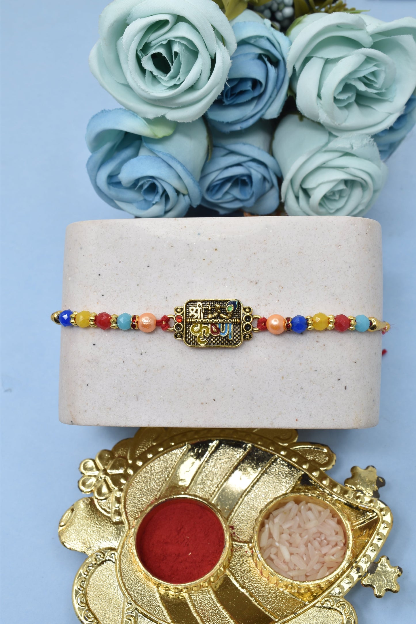 बांसुरी कुंदन बहुरंगी राखी के साथ दिव्य श्री कृष्ण, रोली चावल और कार्ड के पैक के साथ 5 राखी का सेट | भाई के लिए राखी|भैया राखी | बच्चों की राखी | बच्चों के लिए राखी | भैया के लिए राखी