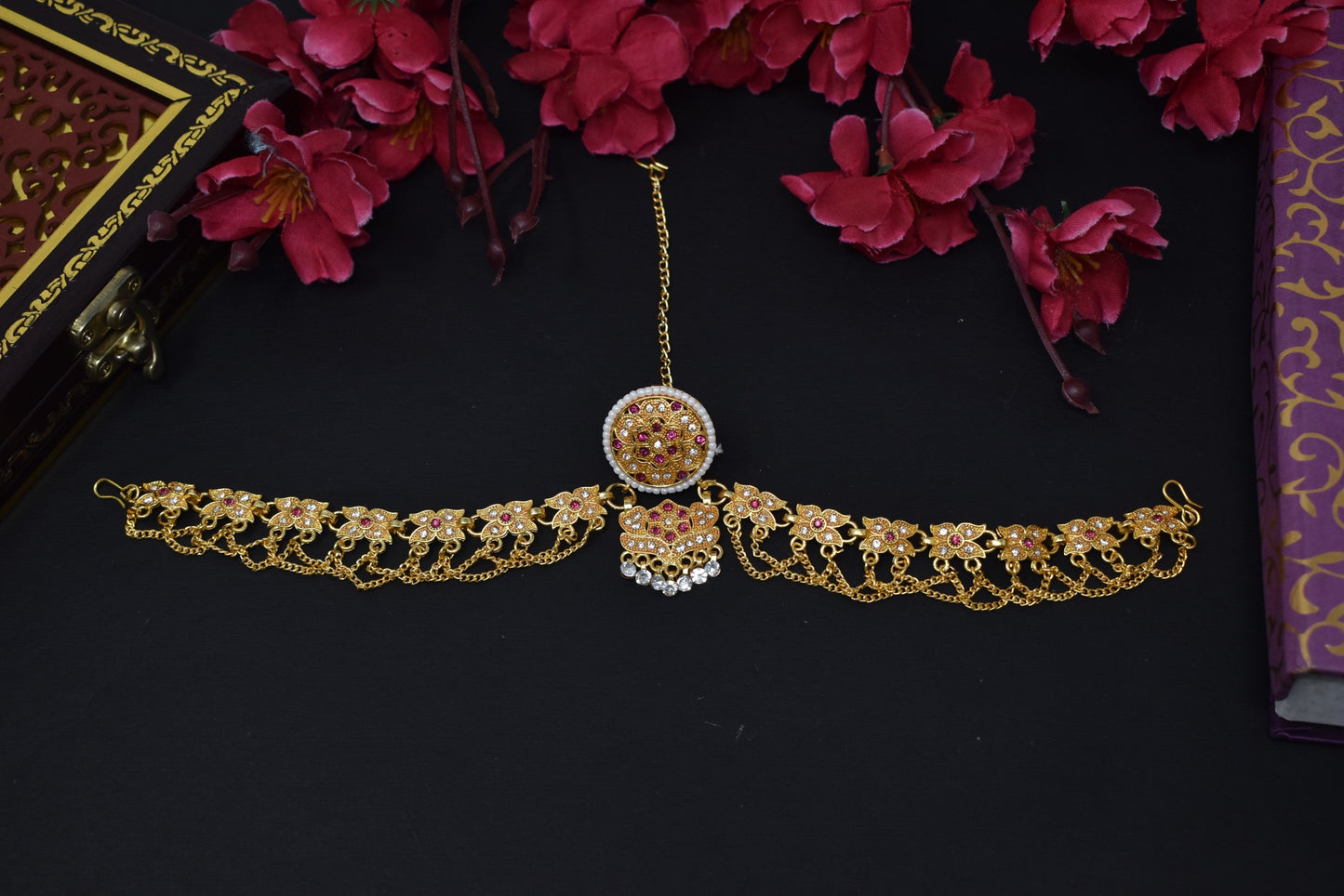 Marwadi Rakhdi set on head