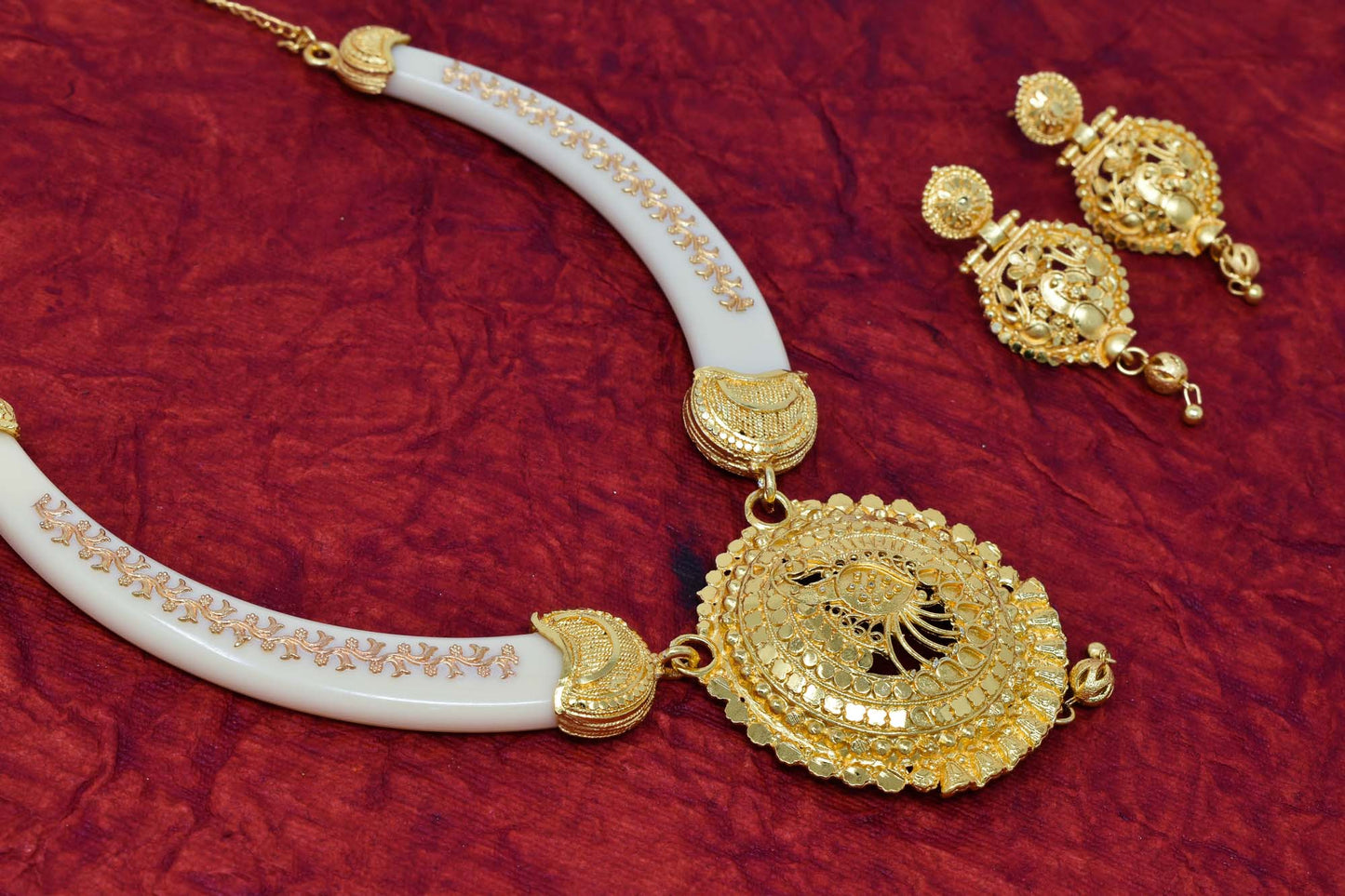 Traditional Green Color Pola Necklace for women with Earrings