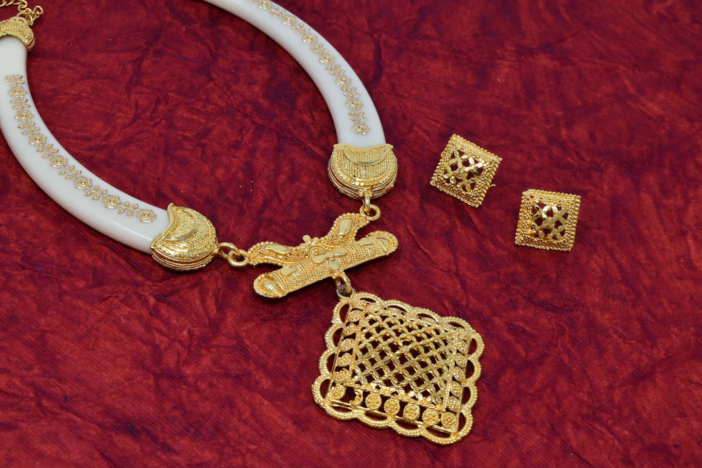 Traditional Maroon Color Pola Necklace for women with Earrings