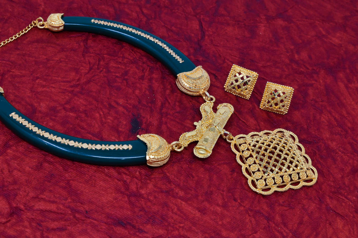 Traditional Maroon Pola Necklace for women with Earrings