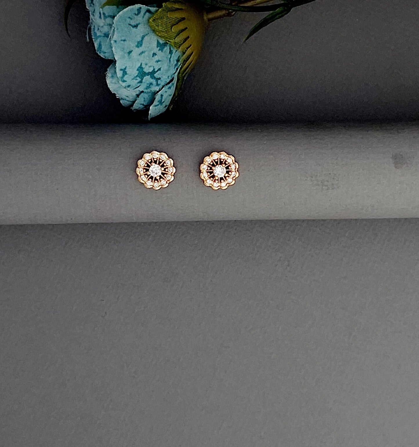 Rosegold earrings,studs,earrings for women,tops for women,latest earring,partywear stud earring