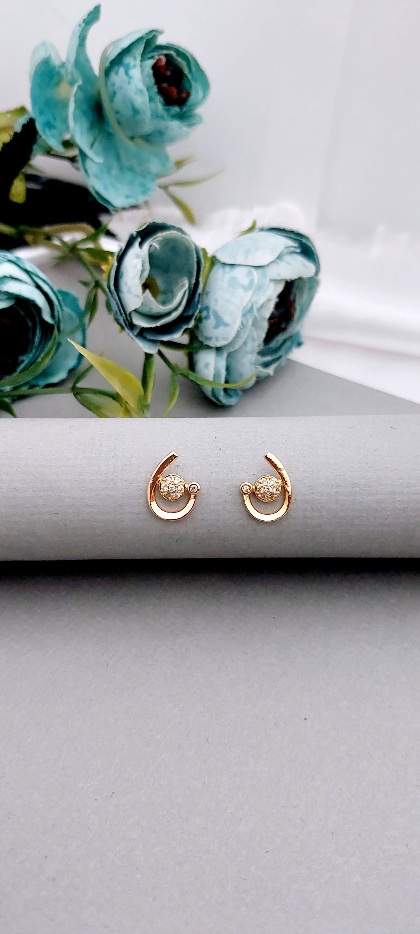 Rosegold earrings,studs,earrings for women,tops for women,latest earring,partywear stud earring