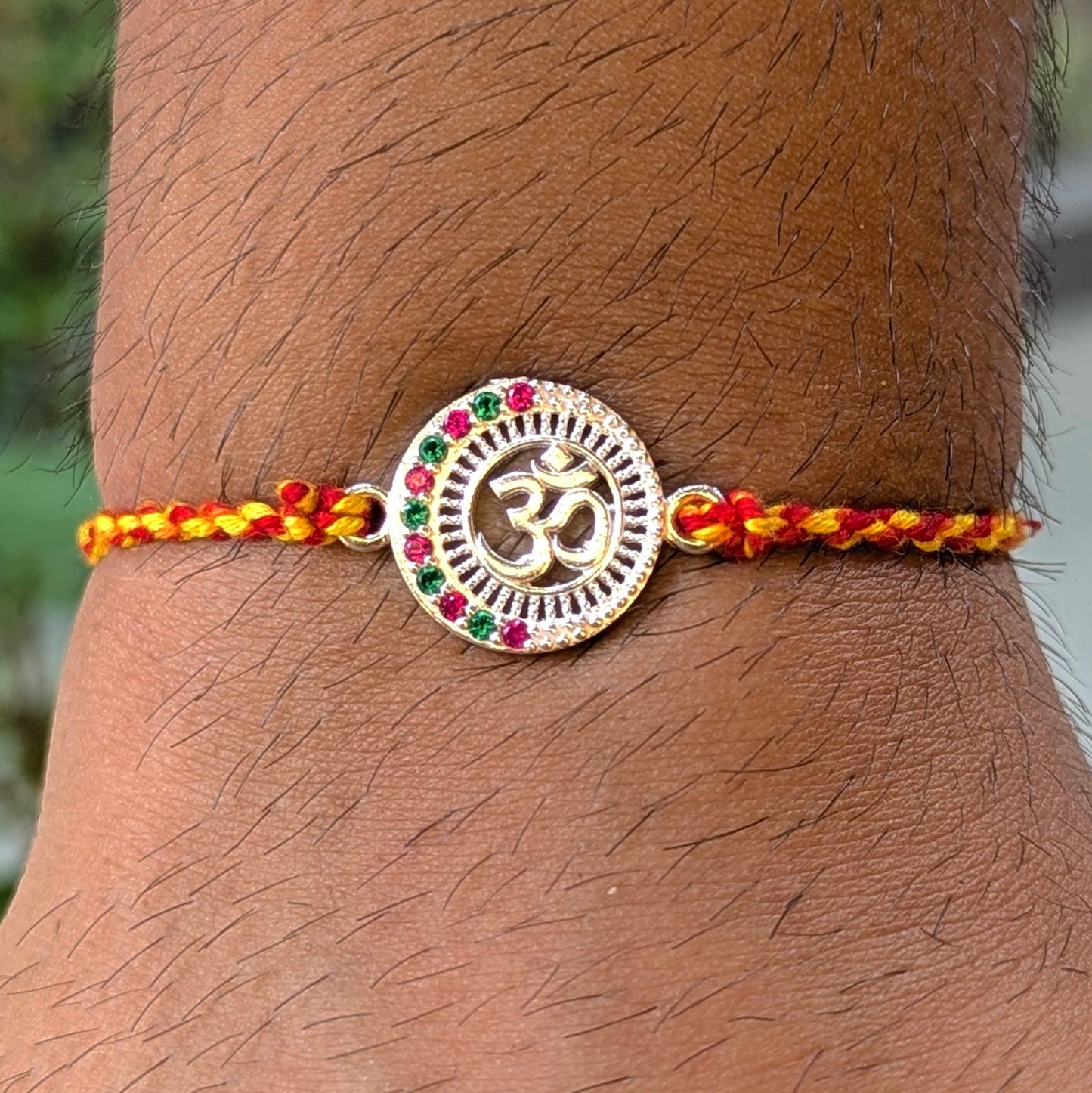 आंतरिक सद्भाव - ओम मिस्टिक थ्रेड 925 सिल्वर राखी