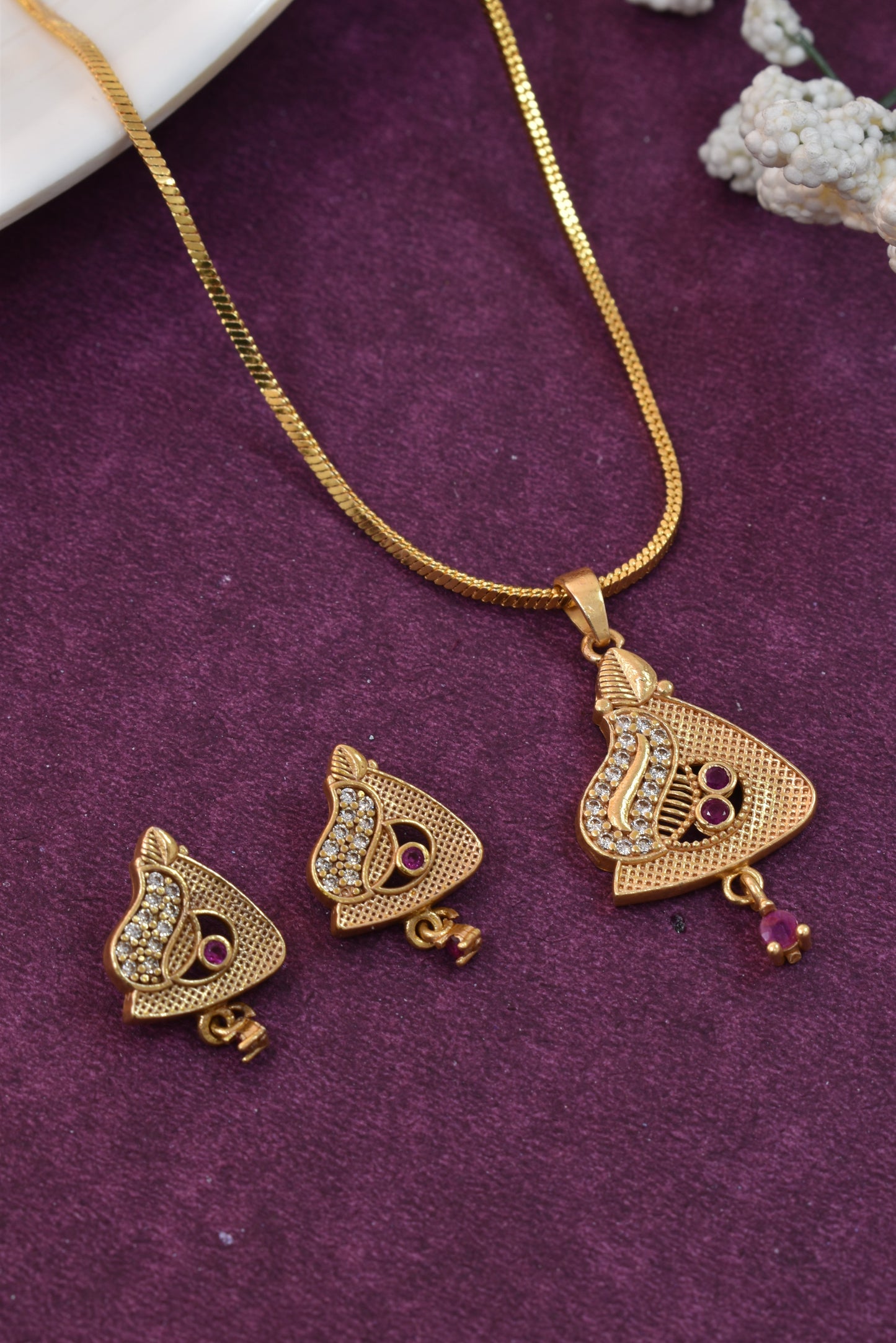 Meira Jewellery Gold Plated Stone Studded Pendant Necklace with Pink Center Accent for Women, Lightweight Party Jewellery for Festive, Wedding, Evening and Daily Styling with Premium Finish Chain-19